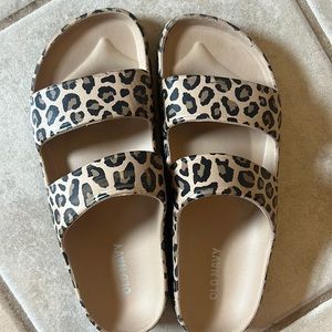 Leopard slides